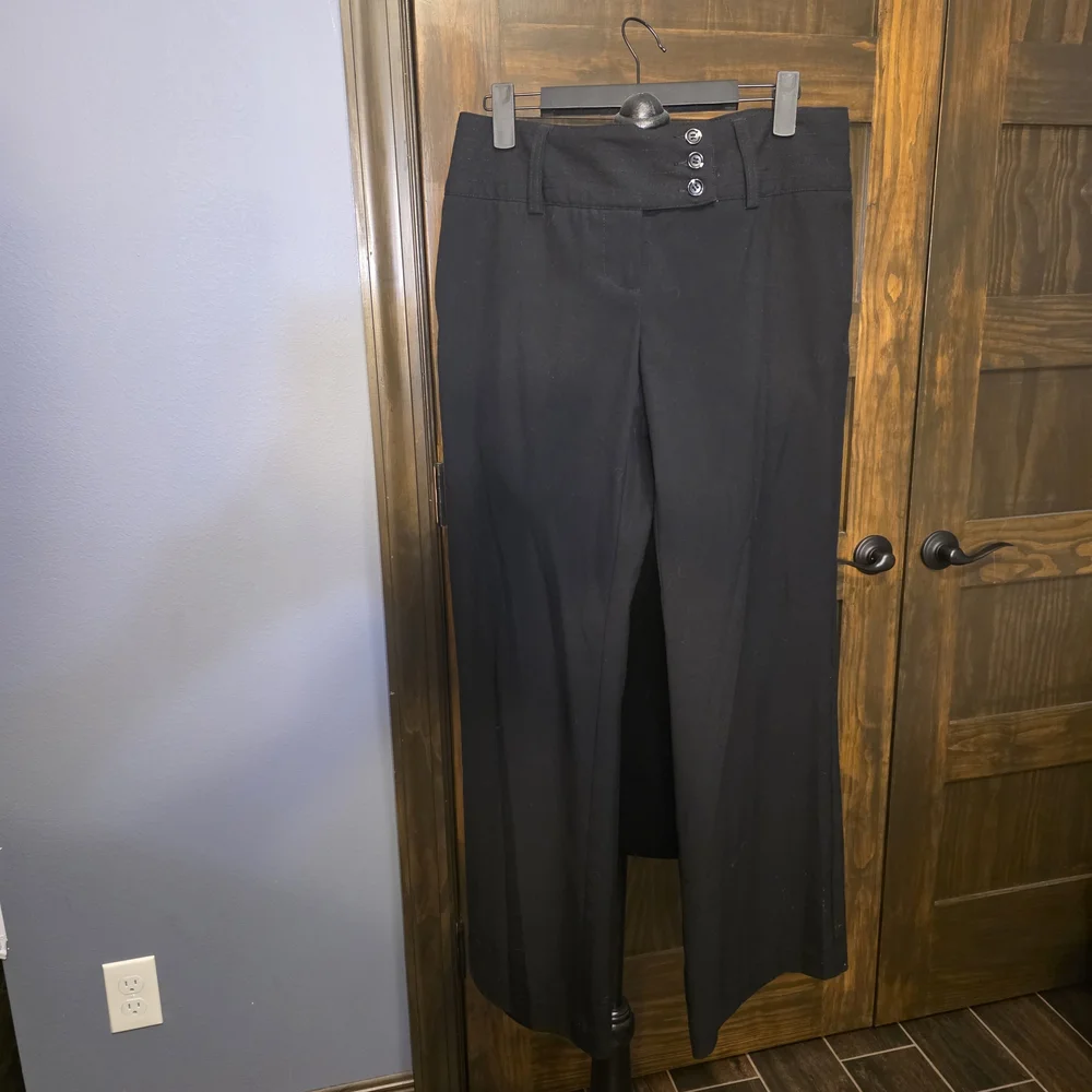 Daisy Fuentes Black Wide-Leg Pants with Button Accent - Picture 2 of 4